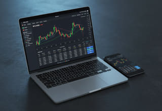 Sezione di monitoraggio con cronologia delle operazioni e performance del portafoglio